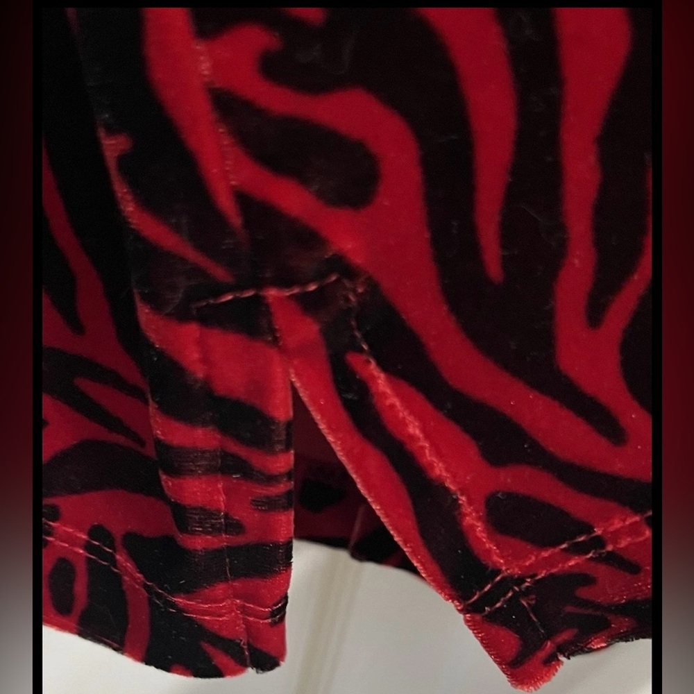JM Collection Size L Red & Black Animal Print Button-Down Faux Velvet Side Slits - Picture 5 of 13